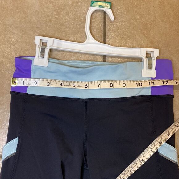 Lululemon Run: Mod Moves Crop with Side Pockets - Size 4 - Picture 12 of 12